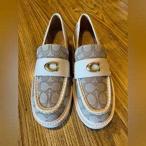 Coach NWOT Women’s Leah size 7.5 Cream and Gold Dress Shoes